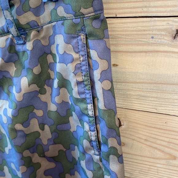 Youth large camo board shorts like new. Under Armor. Pockets. - Picture 4 of 10